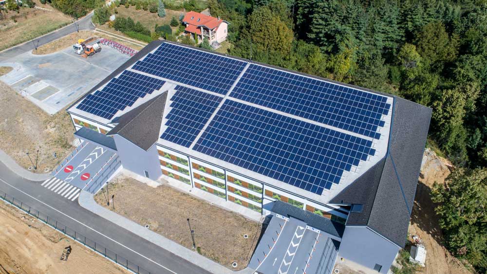 Primer integracije solarnih panela - objekat na Fruskoj Gori. Foto: Vasilije Bajilov (dron)