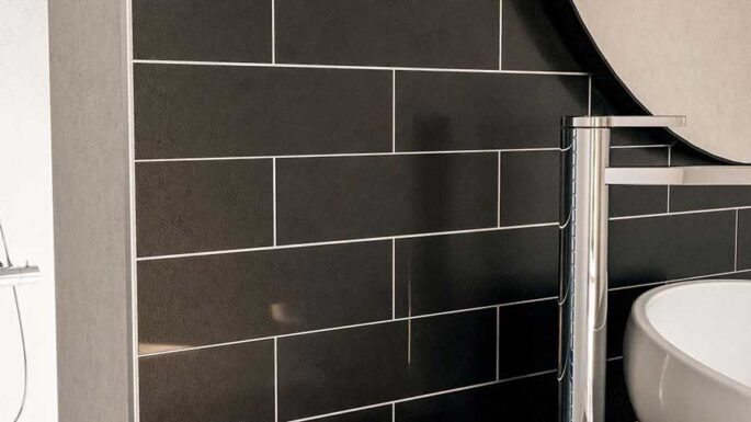 Mapei Color mase za fugovanje i silikoni u modernom kupatilu
